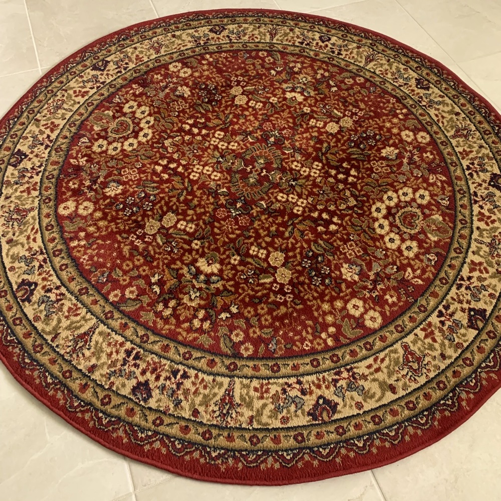 Lovely round floral rug perfect condition 63” diameter